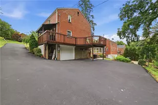 1076 Greenlawn Dr, Green Tree, PA 15220 - Photo 24