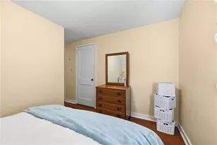 1076 Greenlawn Dr, Green Tree, PA 15220 - Photo 14