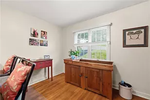 1076 Greenlawn Dr, Green Tree, PA 15220 - Photo 8