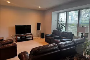 1861 Louisville, Pittsburgh, PA 15143 - Photo 4