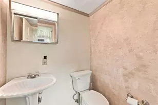 457 Lynn Ann Dr, Pittsburgh, PA 15068 - Photo 16
