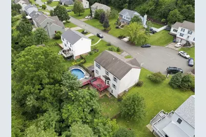 457 Lynn Ann Dr, Pittsburgh, PA 15068 - Photo 2