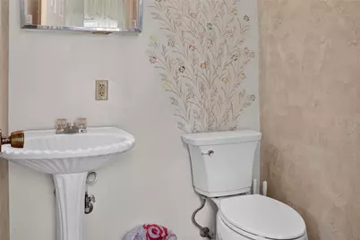 457 Lynn Ann Dr, Pittsburgh, PA 15068 - Photo 14