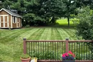807 Hillcrest Cir, Pittsburgh, PA 15090 - Photo 2