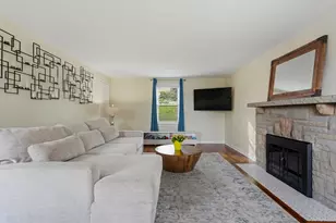 82 E Manilla Ave, Green Tree, PA 15220 - Photo 4