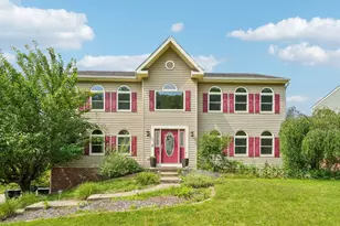 209 Jaclyn Dr, Cranberry Township, PA 16066 - Photo 2