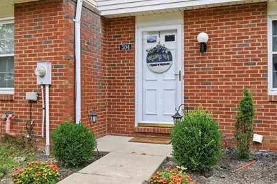 304 Countryside Dr, Robinson Twp, PA 15136 - Photo 4