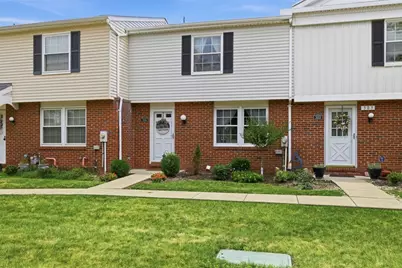 304 Countryside Dr, Robinson Twp, PA 15136 - Photo 2