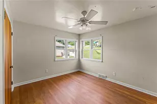 102 Woodlawn Ave, Cecil, PA 15321 - Photo 18