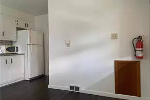 330 Kaercher St, Pittsburgh, PA 15207 - Photo 14