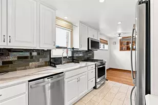 1552 Orchardview Dr, Scott Township, PA 15220 - Photo 12