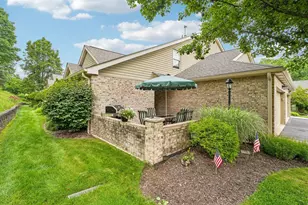 8520 Sundial Ln, South Fayette, PA 15017 - Photo 2