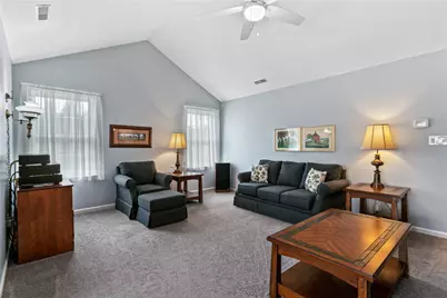 502 Stonecliff Ln, Franklin Township, PA 16001 - Photo 2