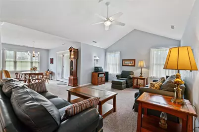 502 Stonecliff Ln, Franklin Township, PA 16001 - Photo 4