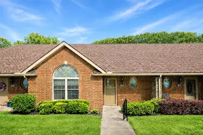 815 Village Drive, Pittsburgh, PA 15237 - Photo 1