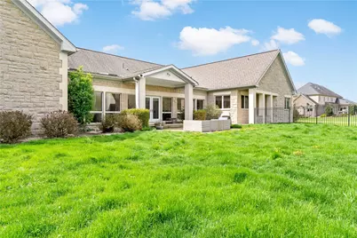 101 Majestic Dr, Adams Township, PA 16046 - Photo 6