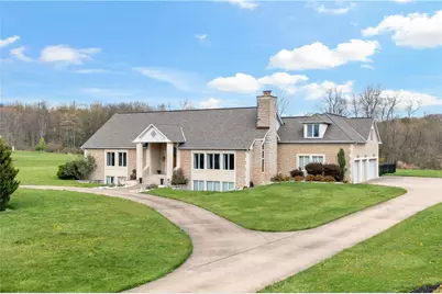 101 Majestic Dr, Adams Township, PA 16046 - Photo 4