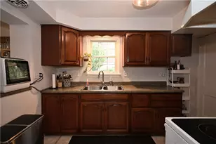 2404 Morrow Pl, Bethel Park, PA 15102 - Photo 10