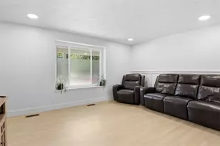 203 Lochinver Dr, Moon/Crescent Twp, PA 15108 - Photo 6
