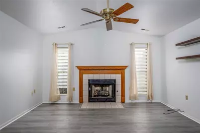 302 Brookstone Ct, Center Township, PA 16001 - Photo 6