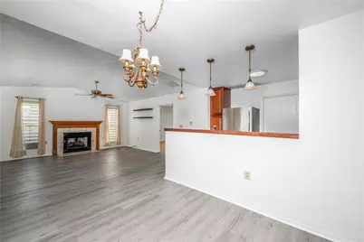 302 Brookstone Ct, Center Township, PA 16001 - Photo 12