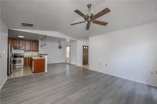 302 Brookstone Ct, Center Township, PA 16001 - Photo 8
