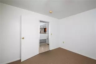 302 Brookstone Ct, Center Township, PA 16001 - Photo 22