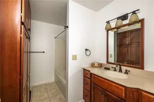302 Brookstone Ct, Center Township, PA 16001 - Photo 24