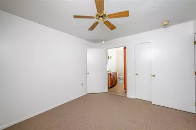 302 Brookstone Ct, Center Township, PA 16001 - Photo 16