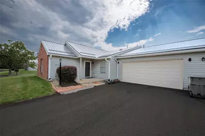 302 Brookstone Ct, Center Township, PA 16001 - Photo 1