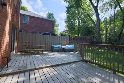 633 Crystal Dr, Pittsburgh, PA 15228 - Photo 16