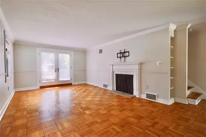 633 Crystal Dr, Pittsburgh, PA 15228 - Photo 2