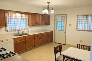 50 Zeller St, Hempfield Township, PA 15601 - Photo 4