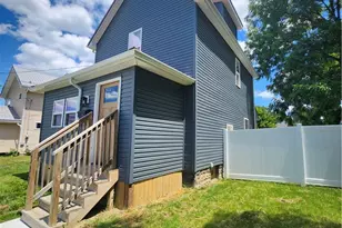 517 Hamilton Ave, Farrell, PA 16121 - Photo 2