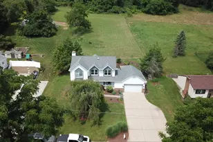 148 S Duane Dr, Pittsburgh, PA 15239 - Photo 2