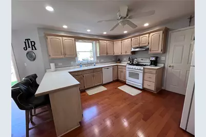 148 S Duane Dr, Pittsburgh, PA 15239 - Photo 8