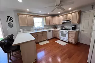 148 S Duane Dr, Pittsburgh, PA 15239 - Photo 8