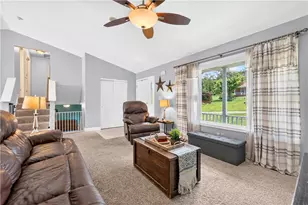 725 Vernon Dr, Rostraver, PA 15012 - Photo 12