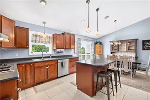 725 Vernon Dr, Rostraver, PA 15012 - Photo 2
