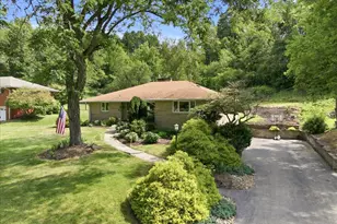 9506 Springfield Dr, Pittsburgh, PA 15101 - Photo 8