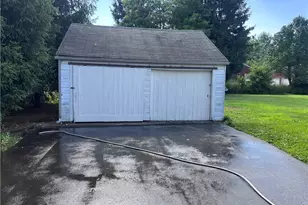 201 Fairway Ln, Penn Township, PA 16002 - Photo 4