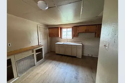564 3rd St, Clairton, PA 15025 - Photo 6