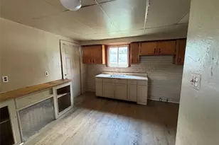 564 3rd St, Clairton, PA 15025 - Photo 6
