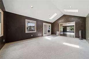 422 Primrose Dr, Unity Township, PA 15601 - Photo 8