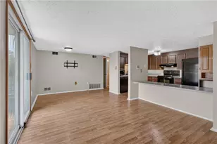 8101 Revere Pl, Hopewell Township, PA 15001 - Photo 10