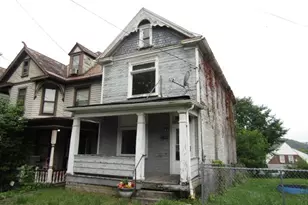 223 N 2nd St, Jeannette, PA 15644 - Photo 2