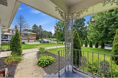 612 Lesnett Rd, Bridgeville, PA 15017 - Photo 6