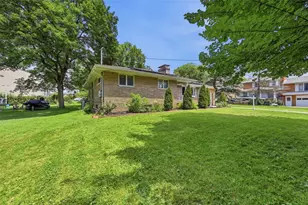 612 Lesnett Rd, Bridgeville, PA 15017 - Photo 2