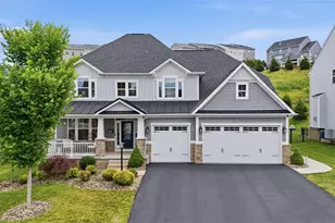 226 Sonni Ln, Robinson Twp, PA 15136 - Photo 6
