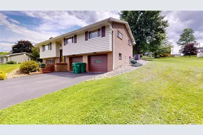 121 Covewood Dr, Center Township, PA 16001 - Photo 2